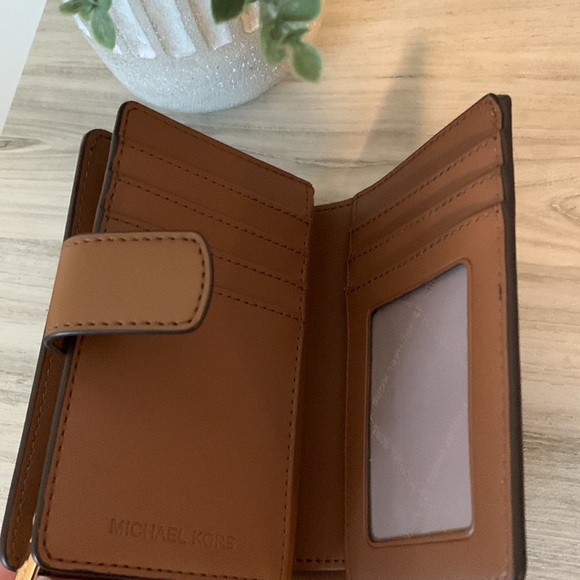 Michael Kors Jet Set Brown Travel Wallet NWOT - Picture 7 of 11